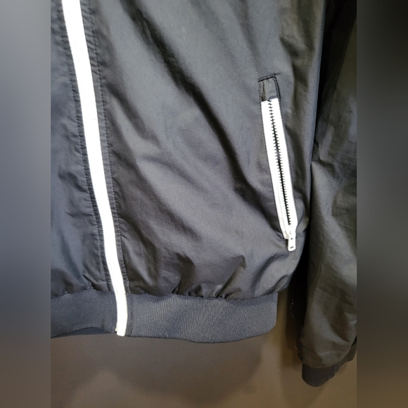 Nike The Wind Runner Black and White Jacket Size M Big Boys - Picture 5 of 13